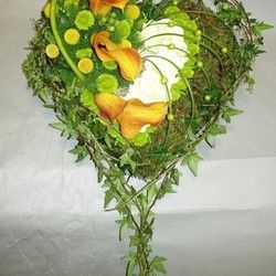 Dostava cveća - dekorativno srce sa kalama - Cvećara Quince Flower