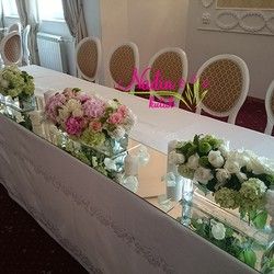 Dekoracija stola za mladence cveće na ogledalu SM051