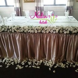 Dekoracija mladenačkog stola sa ružama i margaretama DS054
