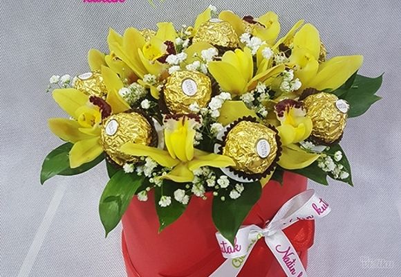 Ferrero čokoladice i mini orhideje u kutiji