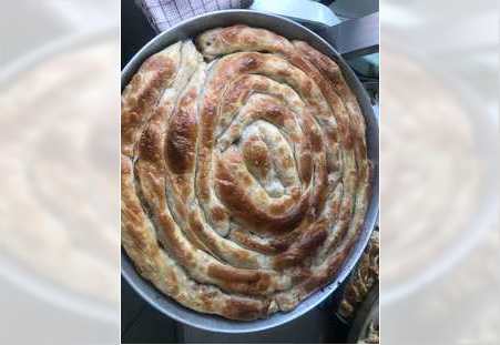 Pita sa sirom ispod saca