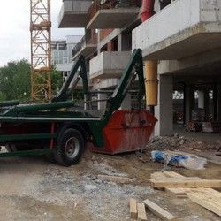 Odvoz suta kontejnerima sa gradilista