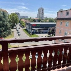 Dom za stara lica sa terasom