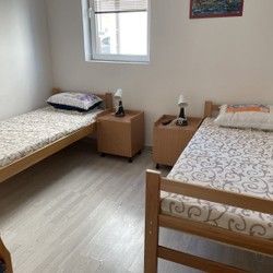 Staracki dom u Zemunu sa dvokrevetnim sobama