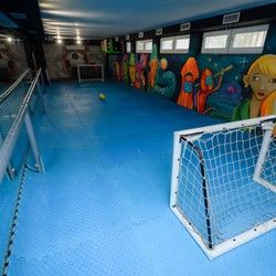 Decija igraonica sa terenom za fudbal