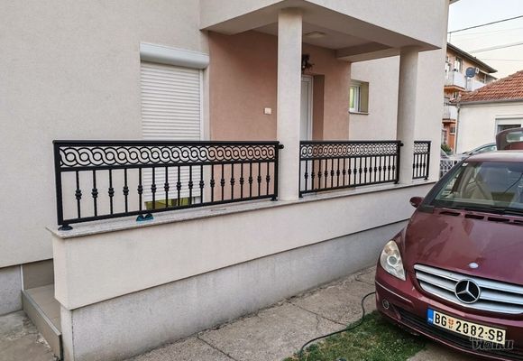 Kombinacija CNC ograde i kovanog gvozdja