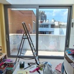 Ugradnja zastitnih folija za stakla za deciju sobu