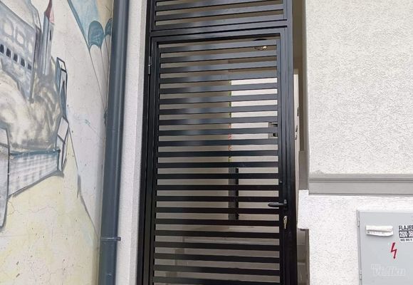 Aluminijumska pesacka kapija za haustor