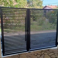Antracit samonosiva dvokrilna aluminijumska kapija