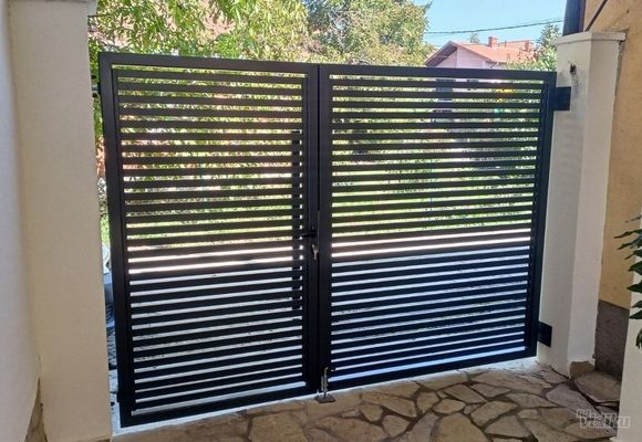 Antracit samonosiva dvokrilna aluminijumska kapija