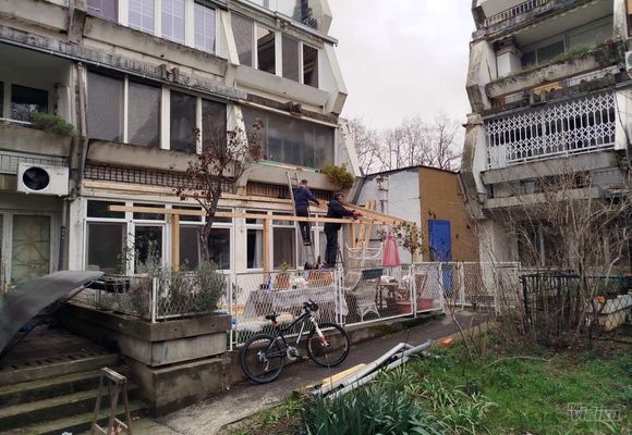 Izrada drvene nadstresnice za terasu na Novom Beogradu