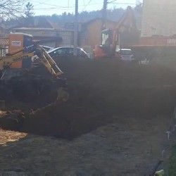 Kopanje temelja za zgradu na Karaburmi