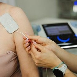 elektroterapija-u-fizikalnoj-medicini-42c49d.jpg