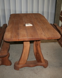 Drveni bastenski stolovi i klupe