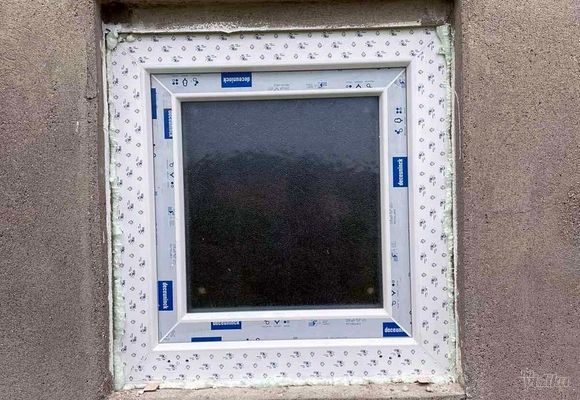 kupatilski-pvc-prozor-sa-zamucenom-staklom-109142.jpg