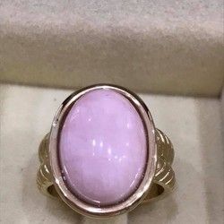 Zlatan prsten u kombinaciji sa pink opalom i rucnom gravurom. Rucni rad. Izradio Rikard Civljak!!!