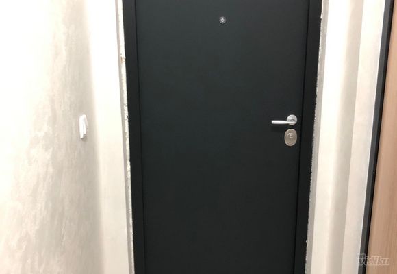 Mastikom sigurnosna vrata sa montazom