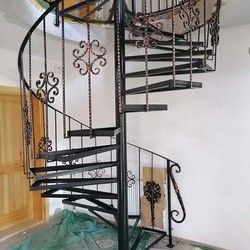 Kovane spiralne stepenice