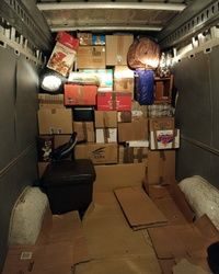 Selidbe stanova - precizno pakovanje stvari u kombiju
