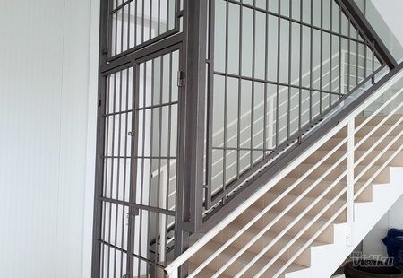 Zastitne resetke za stepenice u zgradi
