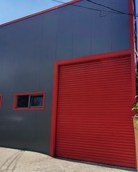 Plastificirana garazna vrata u crvenoj boji
