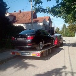 Slepanje pokvarenog vozila Mladenovac