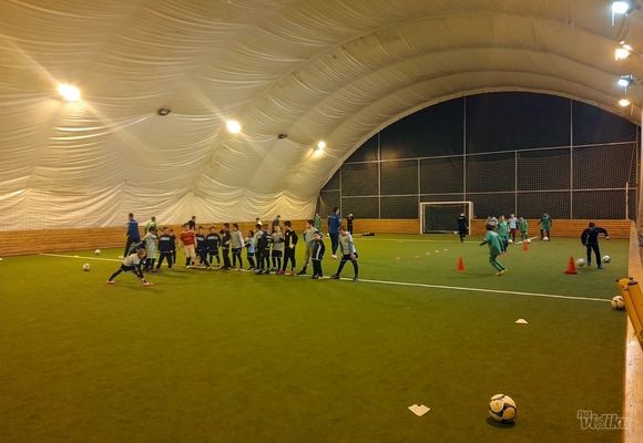 Treniranje fudbala u balonu Borča