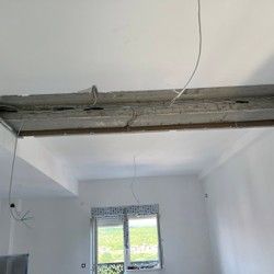 Sanacija ostecenja nakon uklanjanja pregradnog zida sa prilagodjavanjem elektroinstalacija