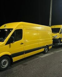 Mercedes teretni kombi sa prikolicom