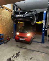 Auto mehanicar na autoputu za Novi Sad