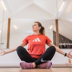 Online pilates sa strucnom instruktorkom