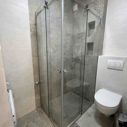 Tuš kabina od kaljenog stakla, Nehruova, Novi Beograd