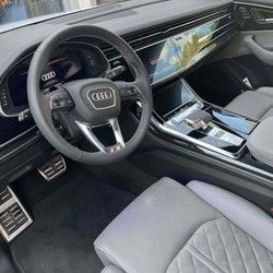 Ručno pranje automobila.