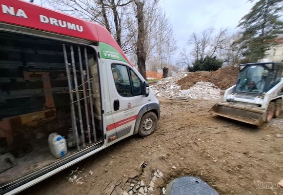 mutata-mobilni-vulkanizer-pomoc-na-putu-063444377-ecf2d7.jpg