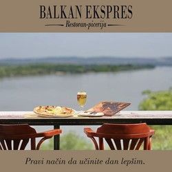 Restoran sa bastom koja gleda na reku