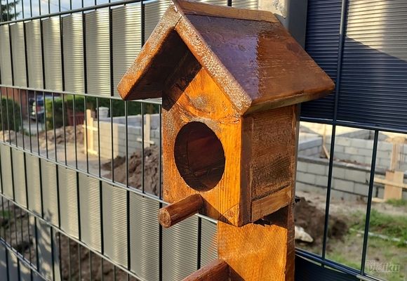 kucica-za-ptice-od-paleta-f3c998.jpg