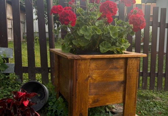 drvena-saksija-od-paleta-b223a6.jpg