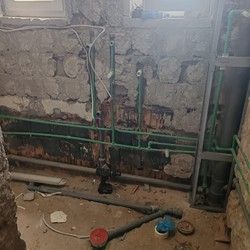 Vodoinstalater sa dugogodišnjem iskustvom