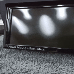 Poliranje ekrana multimedije i navigacije 