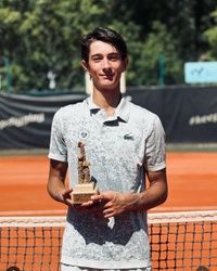 Prva profesionalna titula