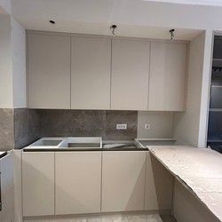 Kuhinja po meri - montaža