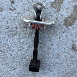 Mitsubishi ASX 2011 granicnik vrata prednjih desnih