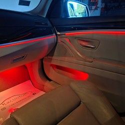 Ugradnja ambijetalnog osvetljenja BMW F10 beli enterijer