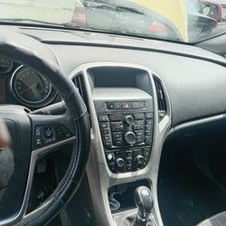 tabla-sa-airbagovima-i-svim-dodatcima-opel-astra-j-5aa559.jpg