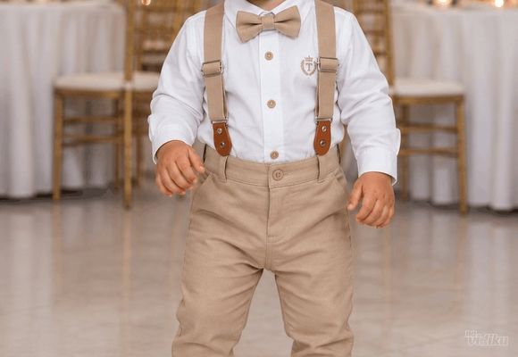 Odelo košulja, tregeri, leptir mašna i bež pantalone za bebe od 6 do 24 meseca