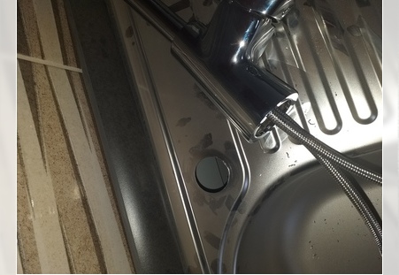 Montaža i bušenje rupa u sudoperi