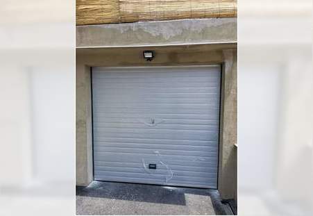 Montaza garaznih vrata u beloj boji