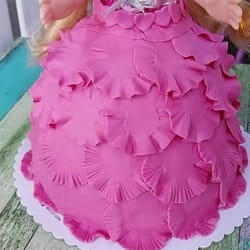 Roze torta sa macaronsima
