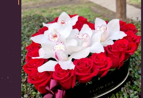Srce sa ružama i orhidejama 