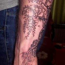 Tetoviranje DRVO ŽIVOTA NA PODLAKTICI